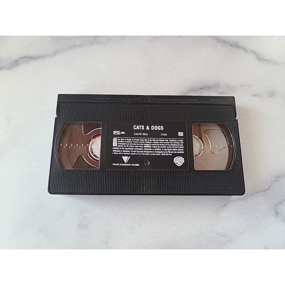 Cats & Dogs VHS Warner Bros. (2001) NO CASE READ - Picture 1 of 10
